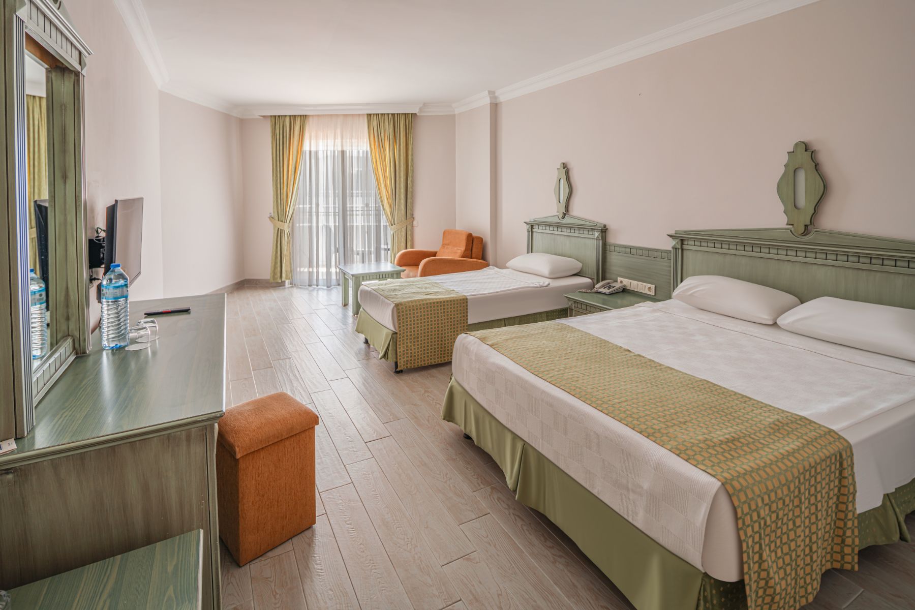 Standard Lateral  Sea View Room