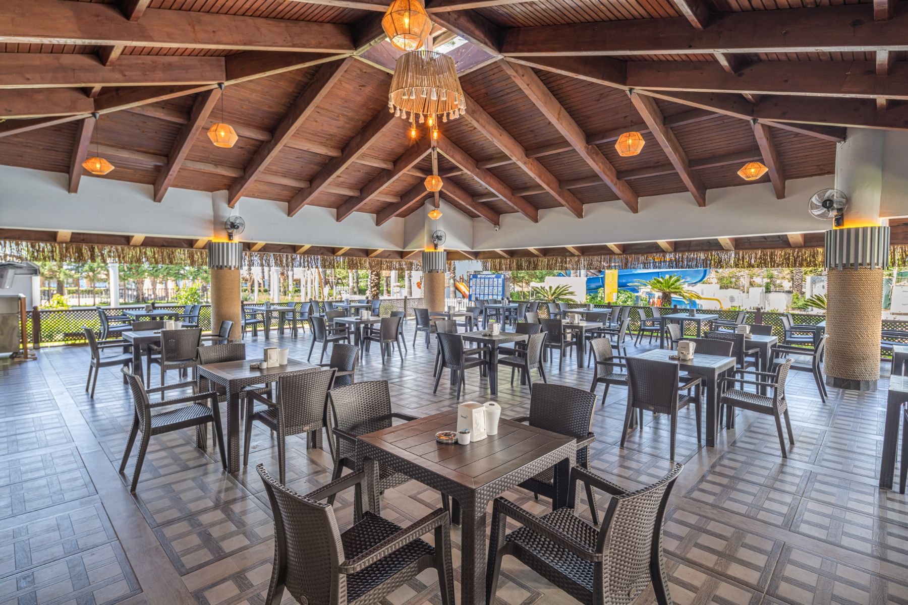 Snack & Pool Bar